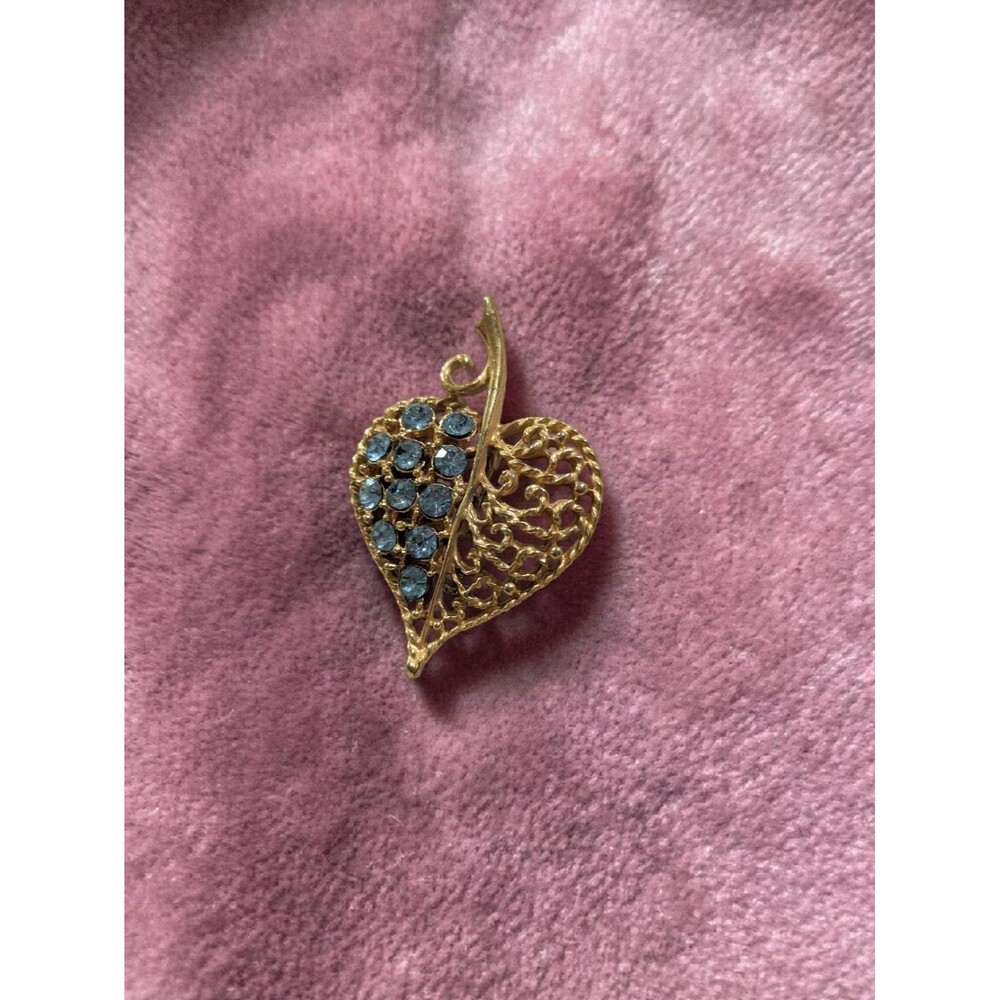 Vintage Gold Tone Blue Rhinestone Filigree Heart Brooch Pin - Picture 3 of 4